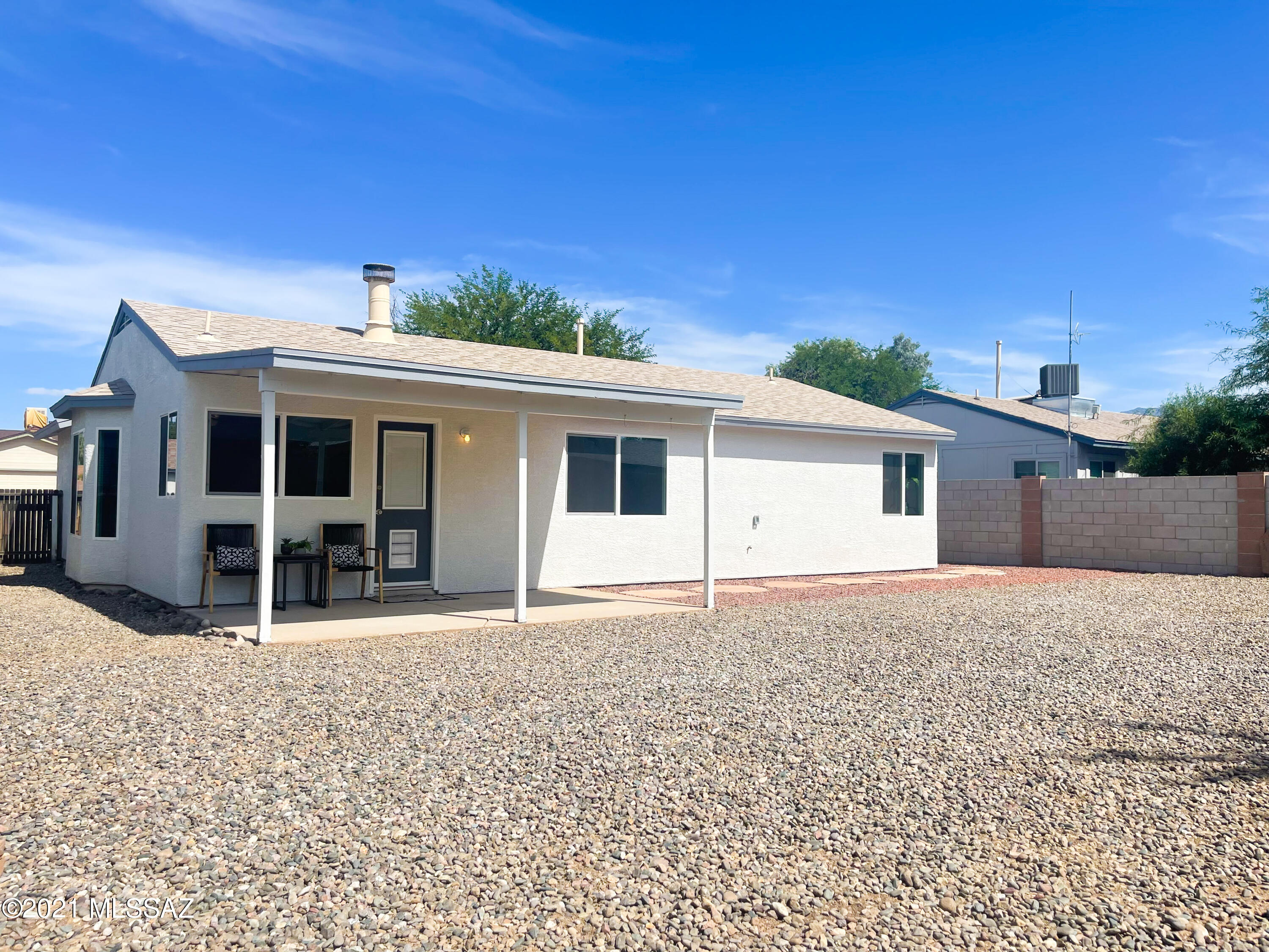 2611 West Sunset Road Tucson, AZ 85741 - Photo 18 of 20 a house with a outdoor space