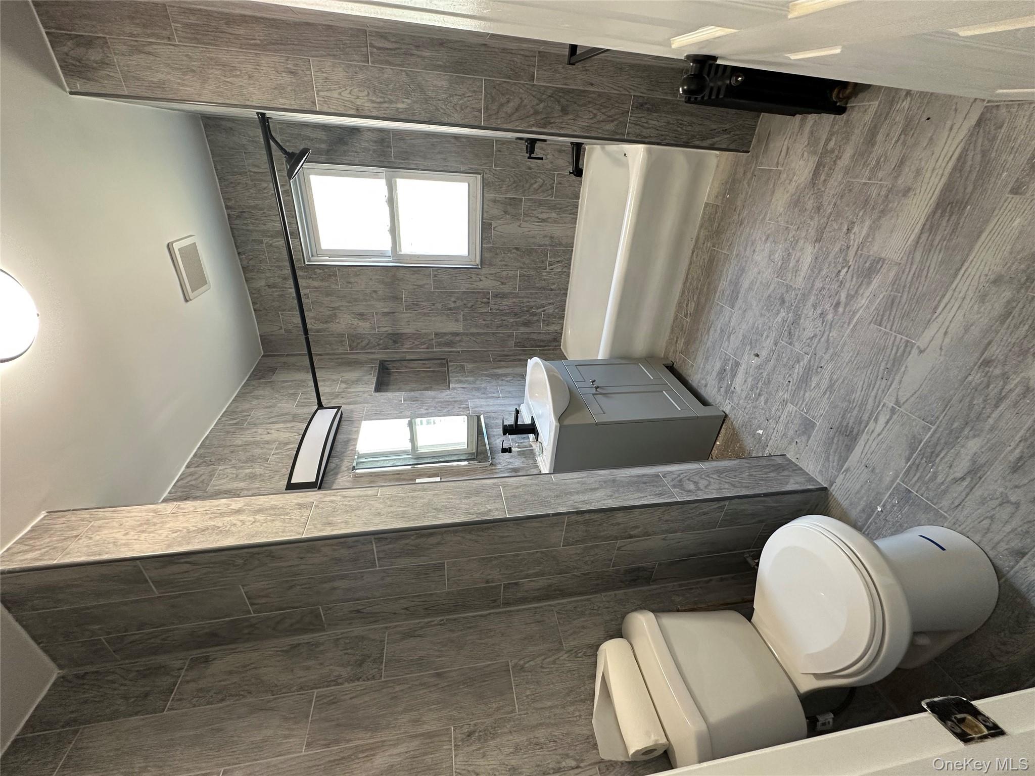 5783 Mosholu Avenue Bronx, NY 10471 - Photo 4 of 17 a bathroom with a bathtub toilet and sink