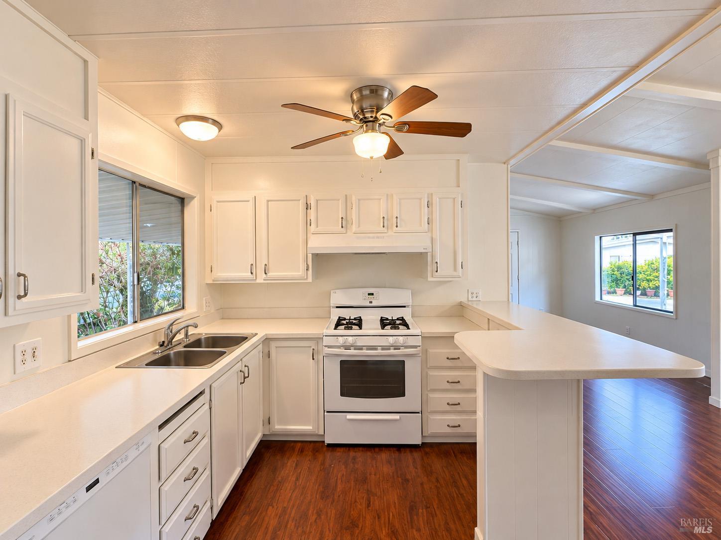 55 Yosemite Road San Rafael, CA 94903 - Photo 12 of 34 Gallery Image 12