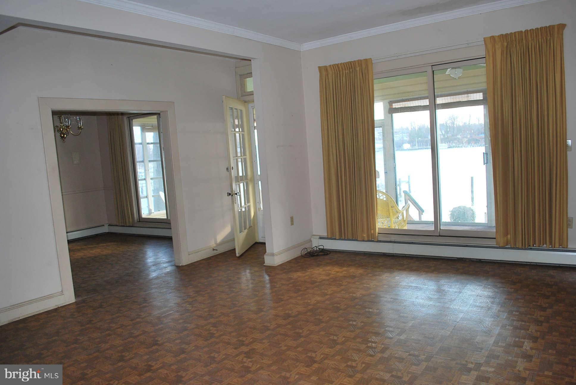 366 Riverside Drive Pasadena, MD 21122 - Photo 5 of 29 Living Room