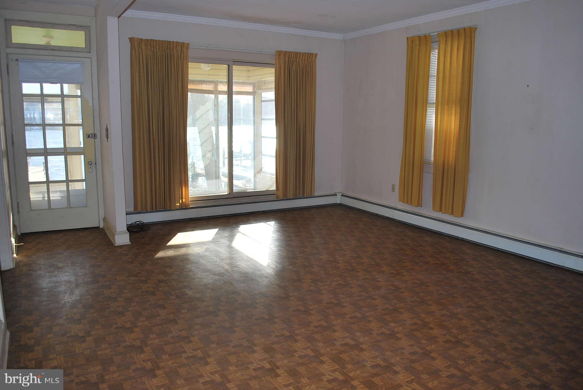 366 Riverside Drive Pasadena, MD 21122 - Photo 7 of 29 Living Room