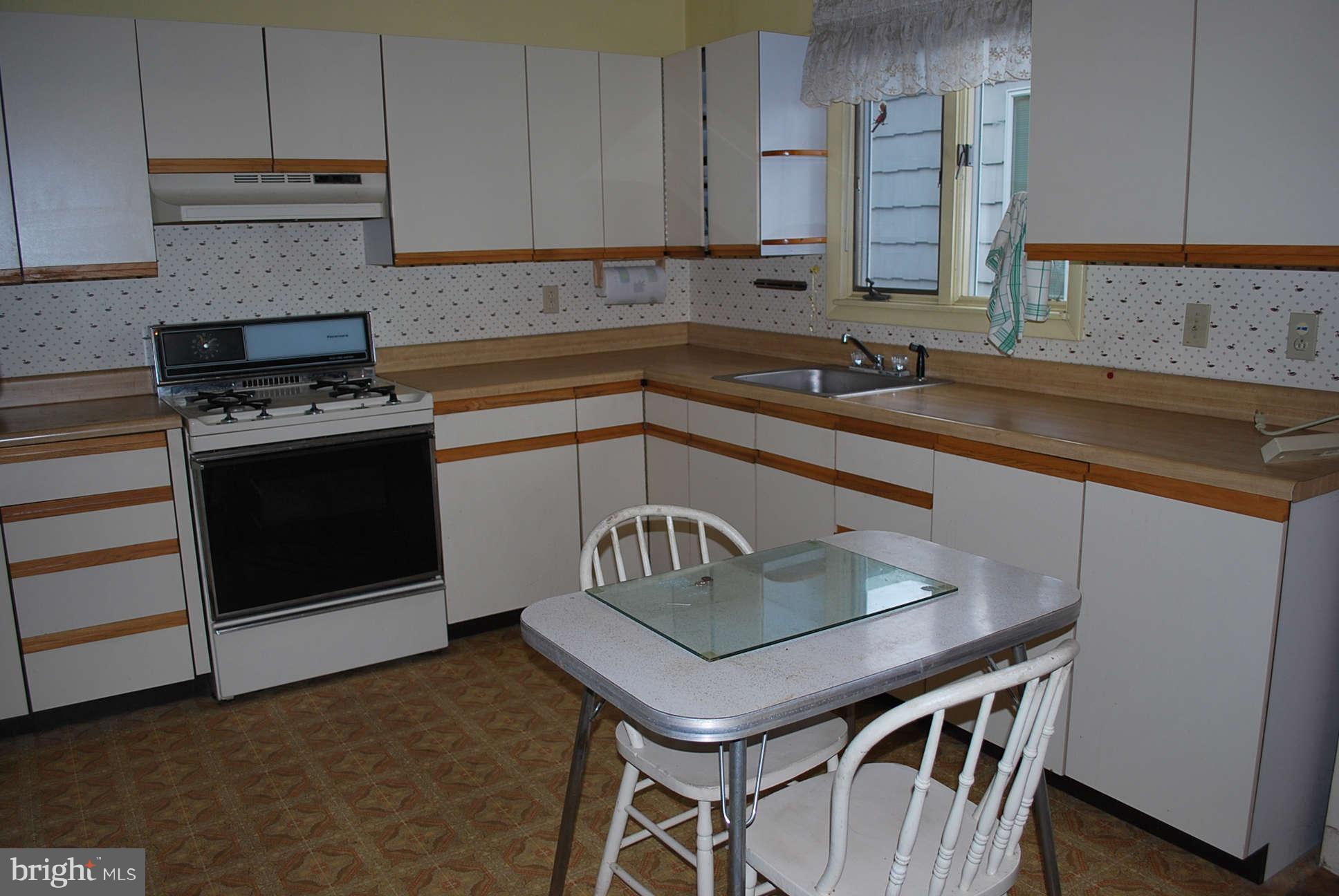 366 Riverside Drive Pasadena, MD 21122 - Photo 10 of 29 Kitchen