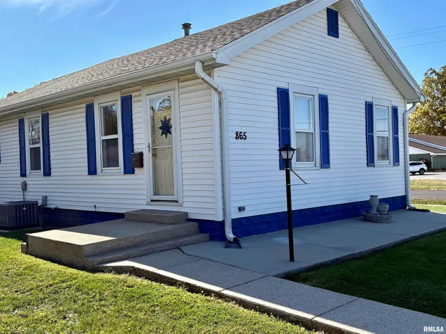 $129,900 | 865 West Superior Avenue, Jacksonville, IL 62650