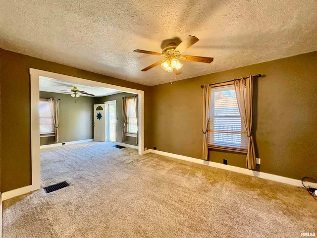 $129,900 | 865 West Superior Avenue, Jacksonville, IL 62650