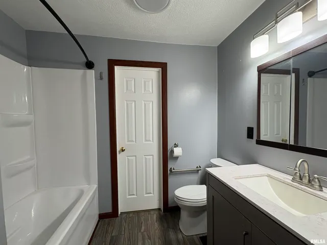 $129,900 | 865 West Superior Avenue, Jacksonville, IL 62650