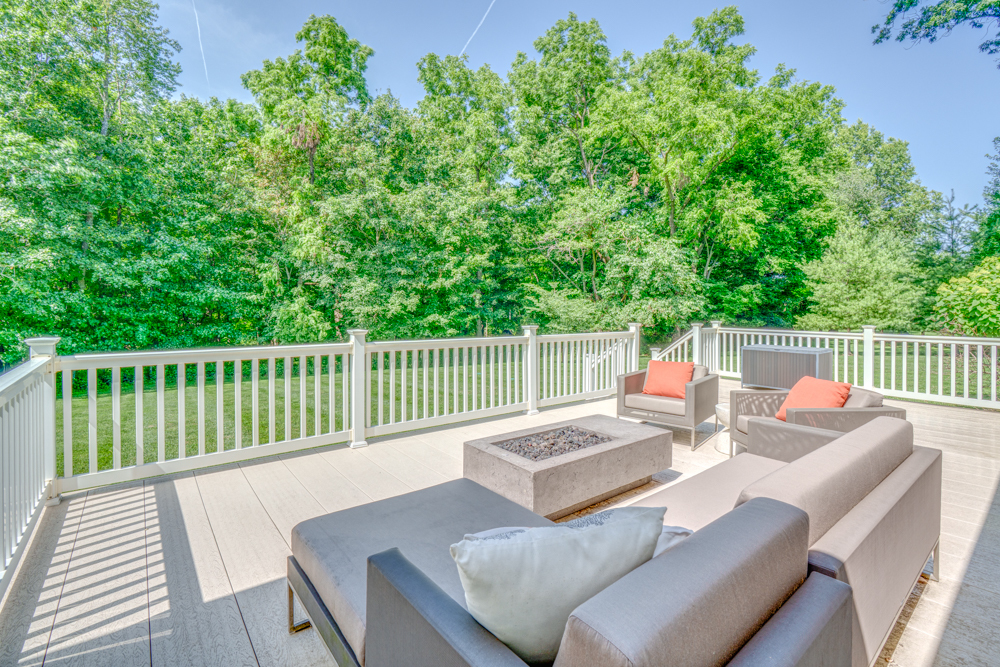 3550 East Bishop Road Mount Vernon, IL 62864 - Photo 57 of 61 a view of a patio on the deck