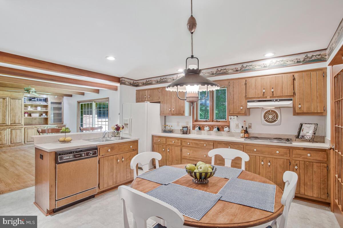 626 Fairmount Road Linthicum Heights, MD 21090 - Photo 23 of 58 a large kitchen with a table and chairs