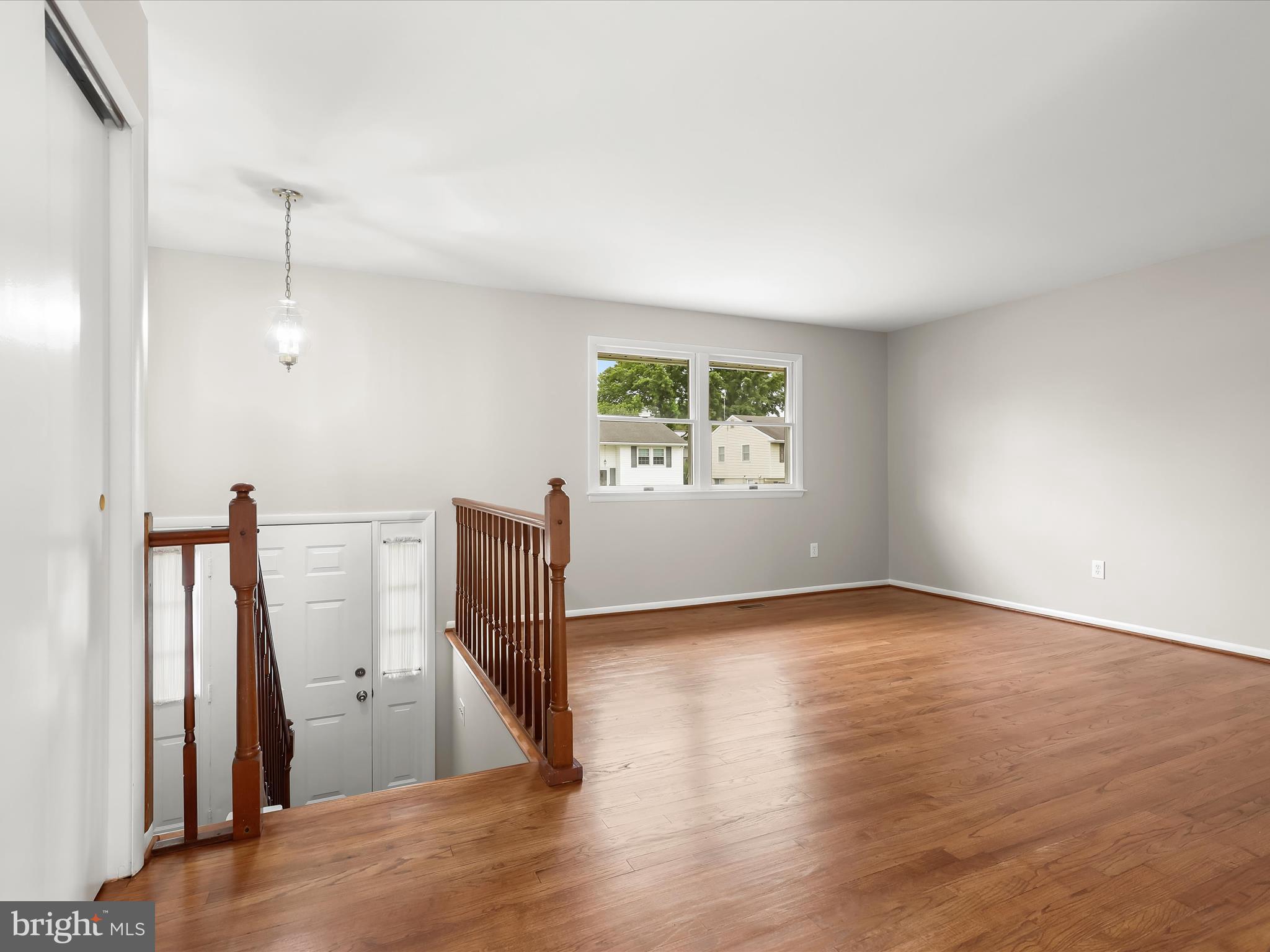 416 Rockway Road Baltimore, MD 21228 - Photo 5 of 38 Living Room