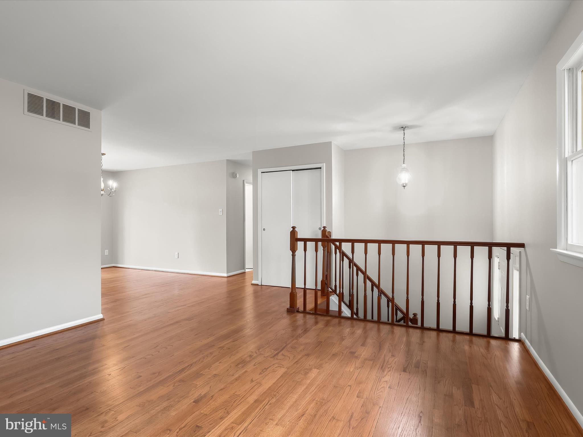 416 Rockway Road Baltimore, MD 21228 - Photo 6 of 38 Living Room