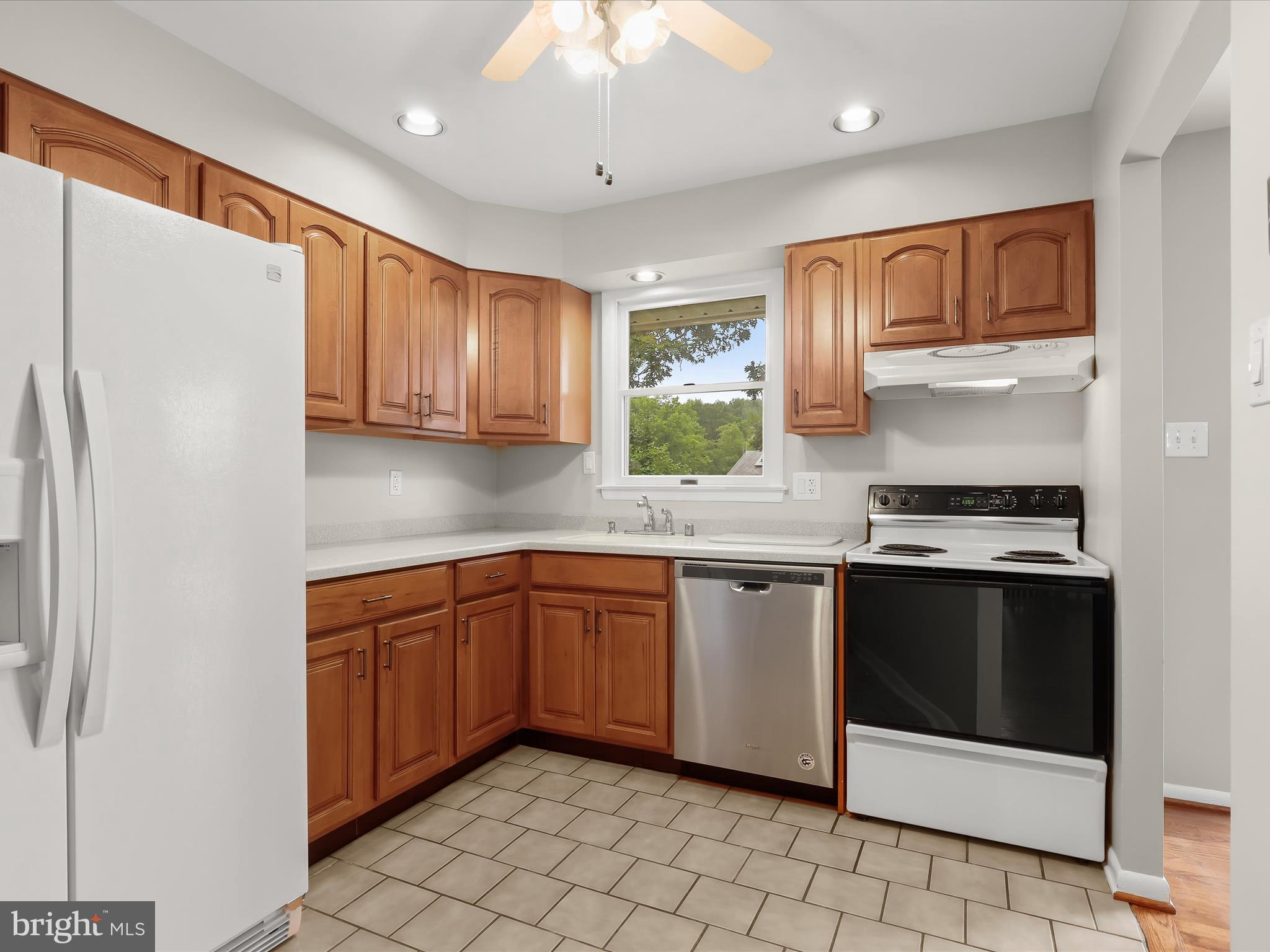 416 Rockway Road Baltimore, MD 21228 - Photo 9 of 38 Kitchen