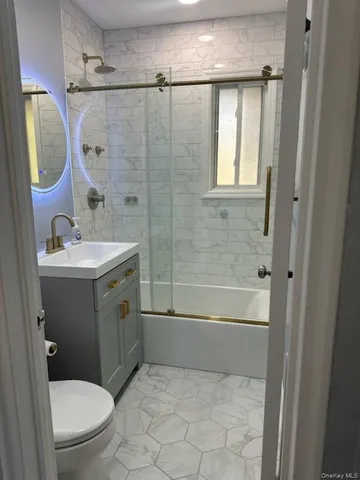 $299,000 | 141 Edmunton Drive, Unit G18, North Babylon, NY 11703