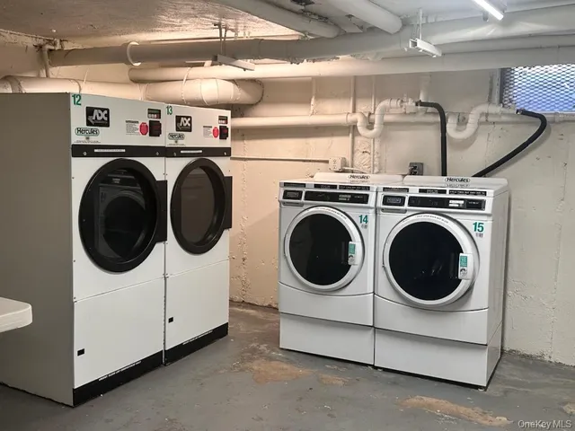 $299,000 | 141 Edmunton Drive, Unit G18, North Babylon, NY 11703