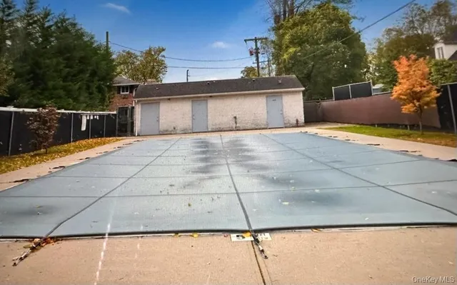 $299,000 | 141 Edmunton Drive, Unit G18, North Babylon, NY 11703