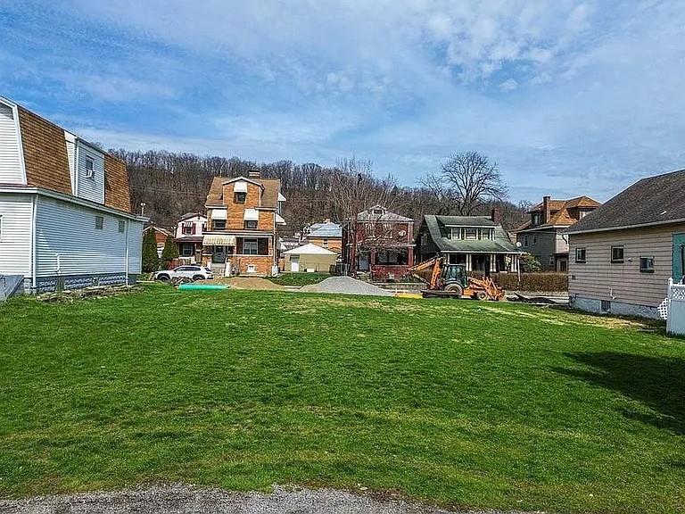 212 Russellwood Avenue McKees Rocks, PA 15136 - Photo 2 of 5