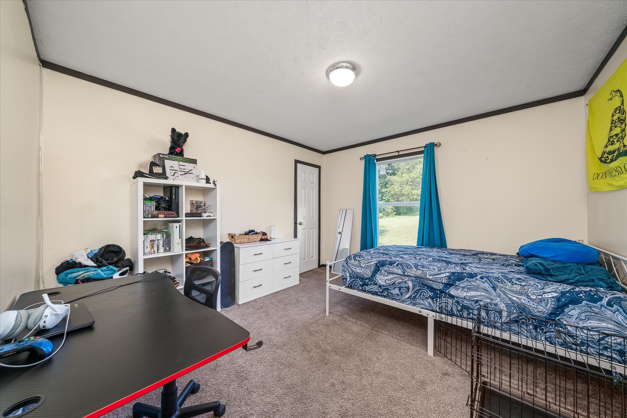 330 Griffintown Road Sparta, TN 38583 - Photo 20 of 43 a living room with furniture and large window