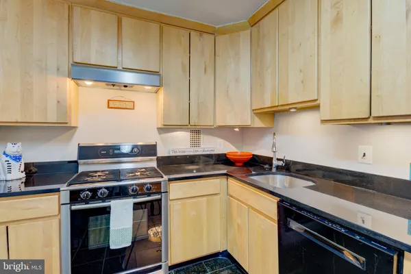 $525,000 | 3001 Veazey Terrace Northwest, Unit 1320, Washington, DC 20008