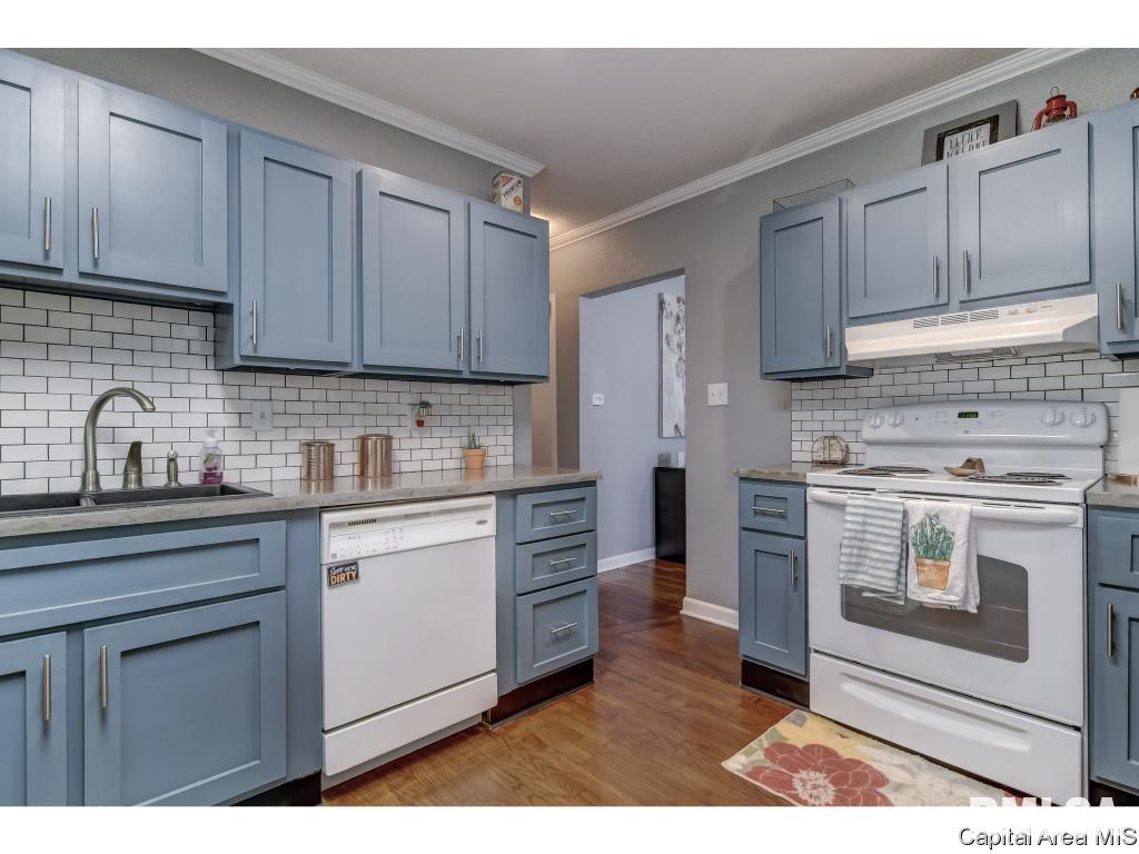 3307 Sheridan Street Springfield, IL 62703 - Photo 3 of 26