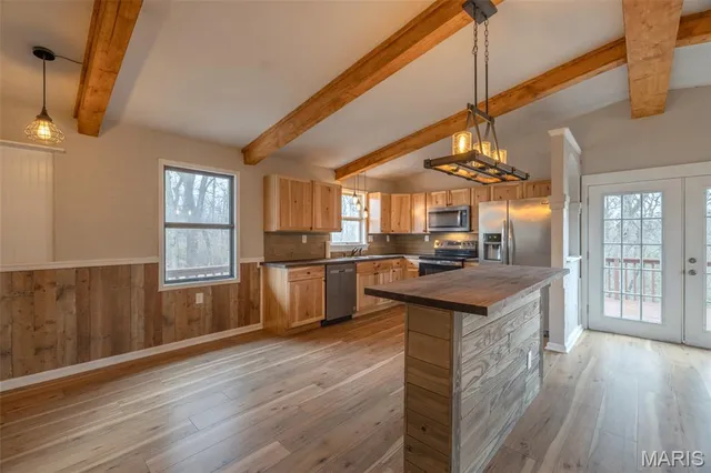 $425,000 | 18504 Wagon Wheel Trail, Warrenton, MO 63383