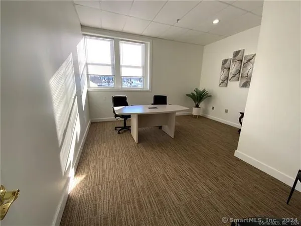 $875 | 61 Colony Street, Meriden, CT 06451