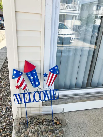 a wooden bench sitting in front of a building