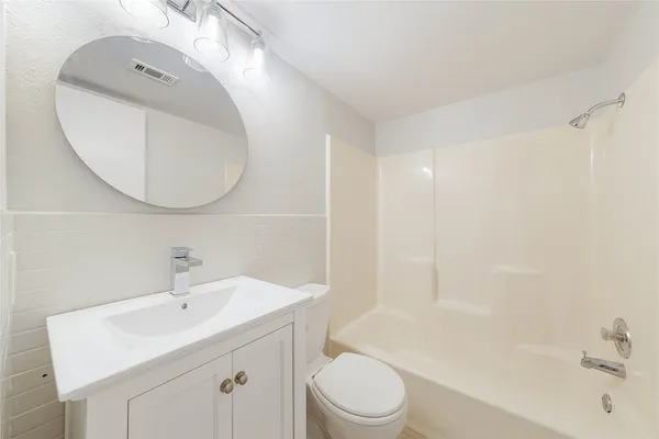 $1,100 | 2500 Burleson Road, Unit 512, Austin, TX 78741