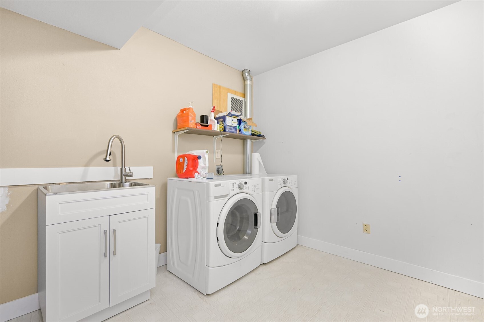 1300 West Axton Road Ferndale, WA 98248 - Photo 35 of 40 a utility room with dryer and washer