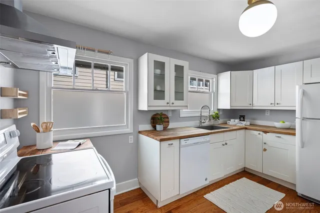 $630,000 | 10728 Stone Avenue North, Seattle, WA 98133