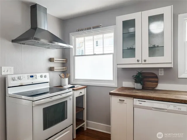 $630,000 | 10728 Stone Avenue North, Seattle, WA 98133