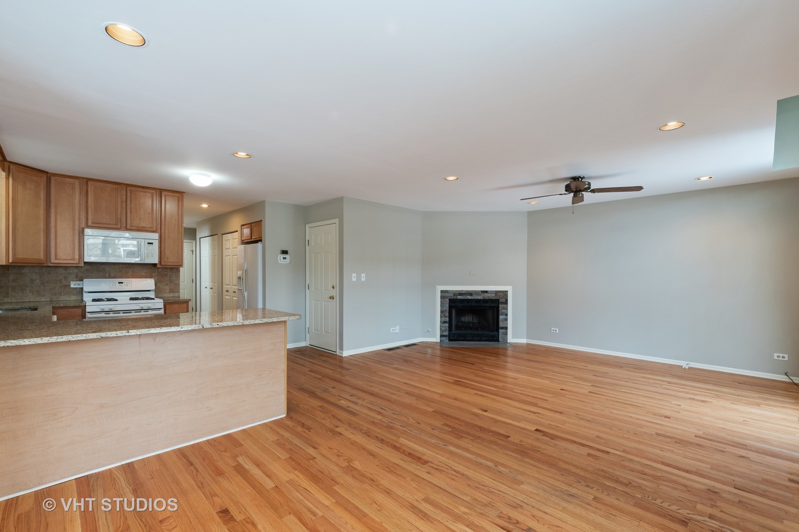 820 Chestnut Street, Unit B Deerfield, IL 60015 - Photo 6 of 17