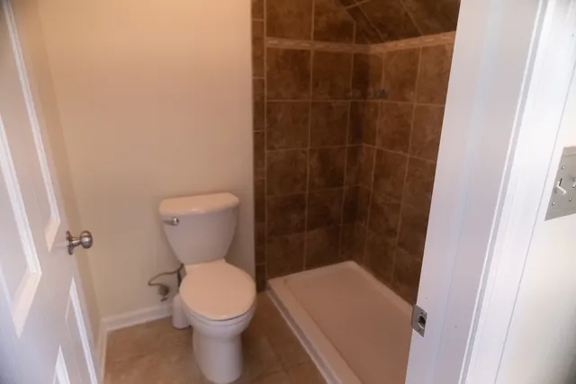 a bathroom with a toilet and a shower