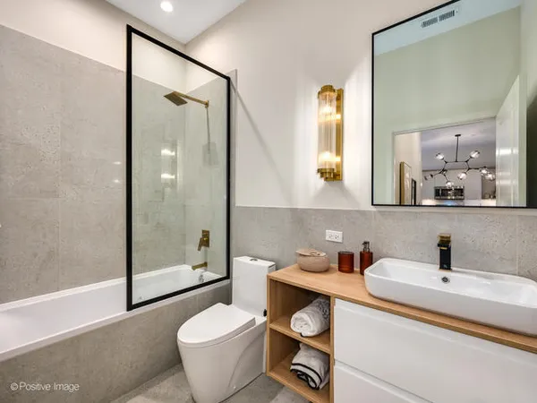 $3,400 | 11 West Prospect Avenue, Unit 302, Mount Prospect, IL 60056