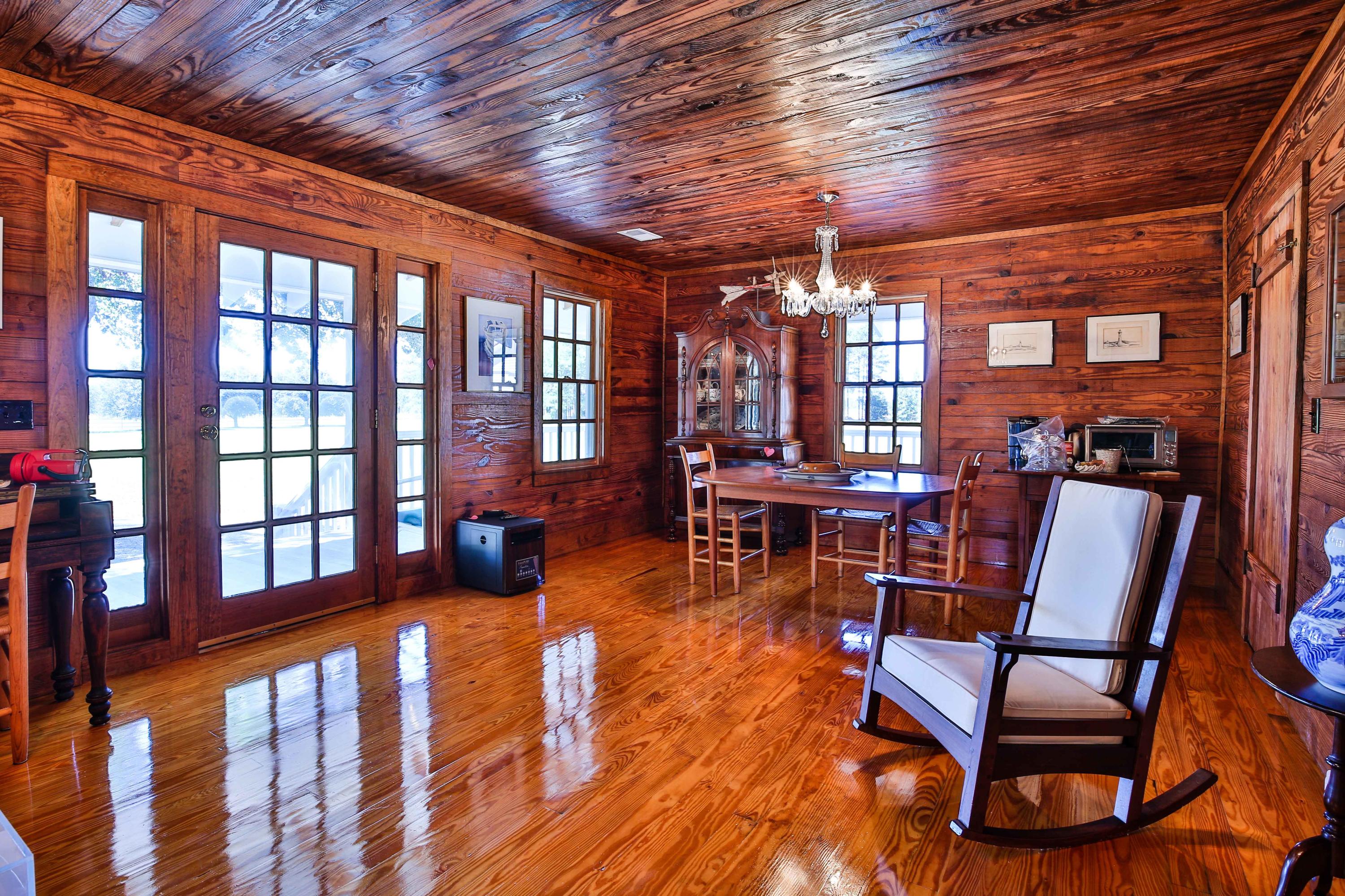 1678 Lone Star Road St. Matthews, SC 29135 - Photo 31 of 48 Inside of guest house2