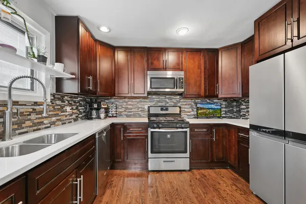$270,000 | 10222 South California Avenue, Evergreen Park, IL 60805