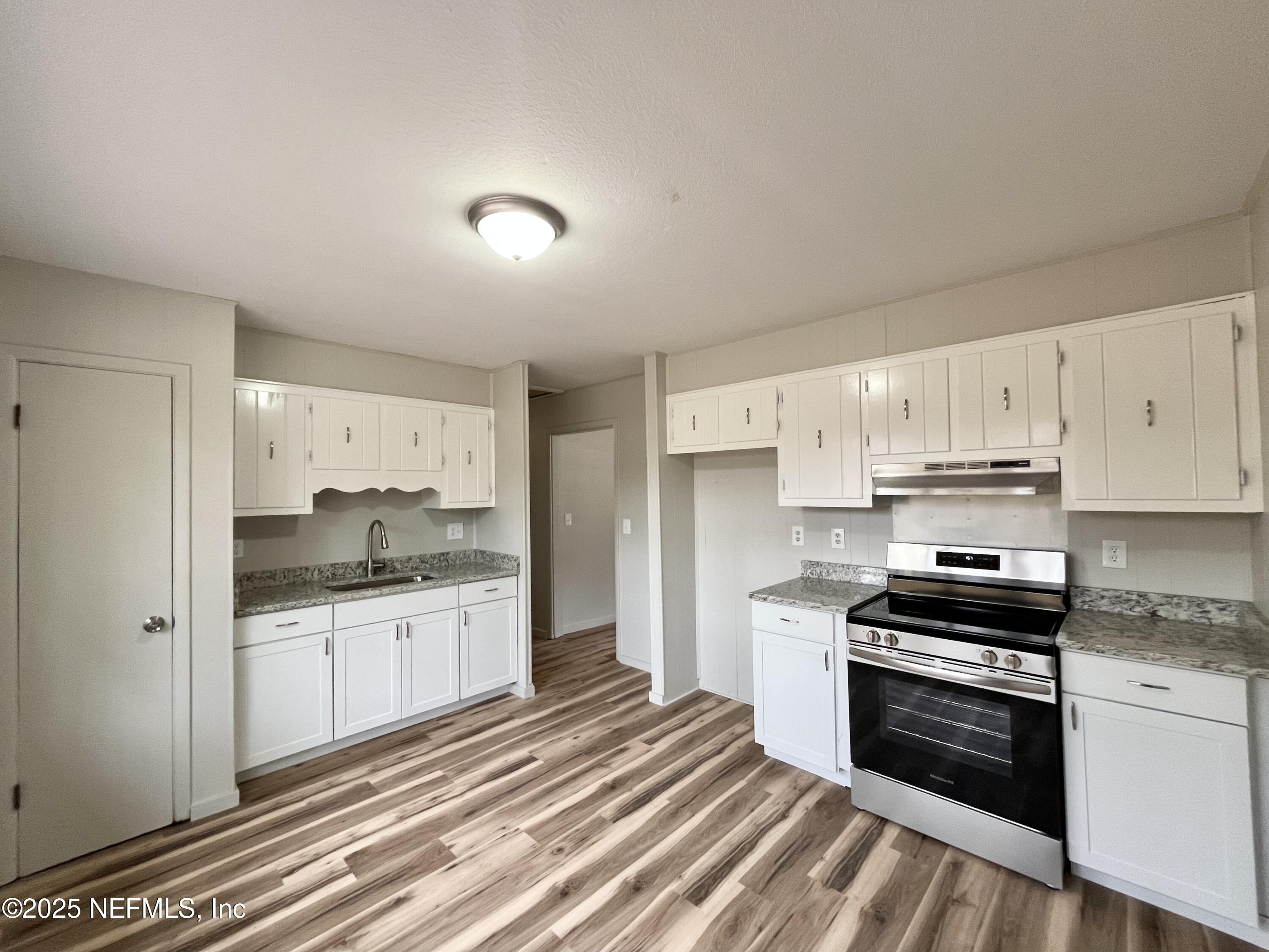 7013 1st Street St. Augustine, FL 32092 - Photo 4 of 16 Large eat in kitchen