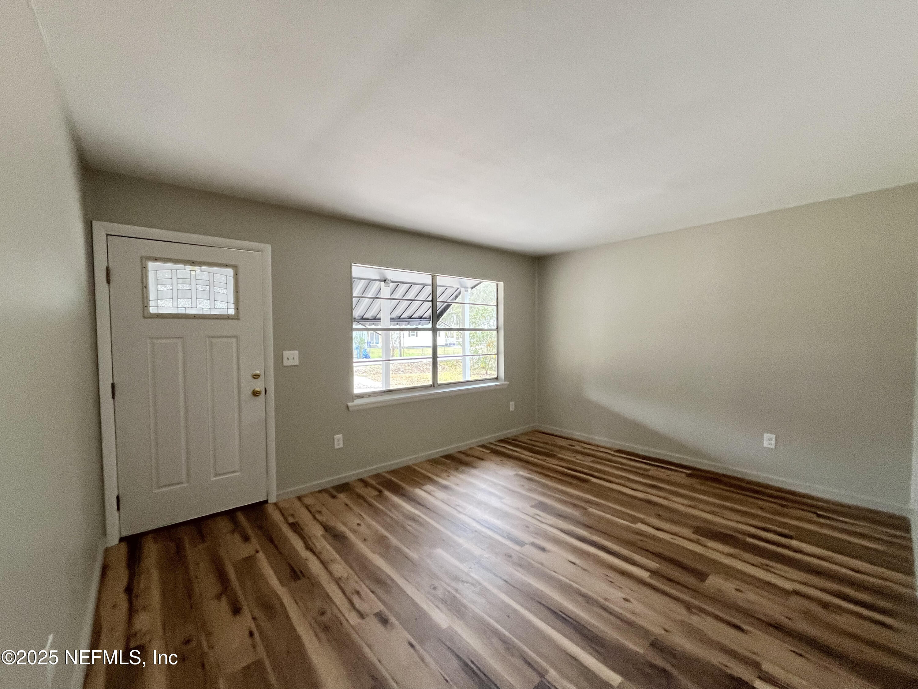 7013 1st Street St. Augustine, FL 32092 - Photo 7 of 16 Living room