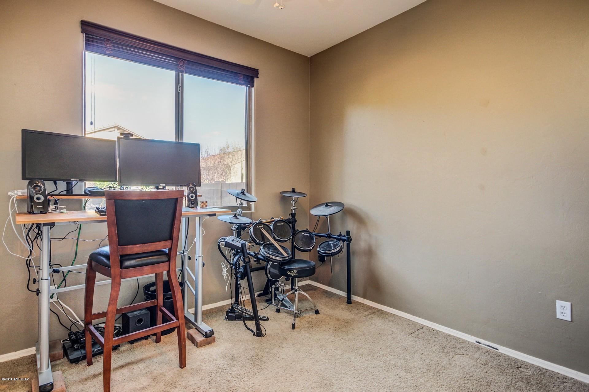 12866 Bloomington Loop Oro Valley, AZ 85755 - Photo 11 of 32