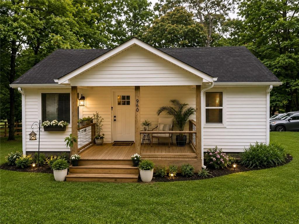 960 South Main Street Jasper, GA 30143 - Photo 1 of 12 a front view of a house with a yard
