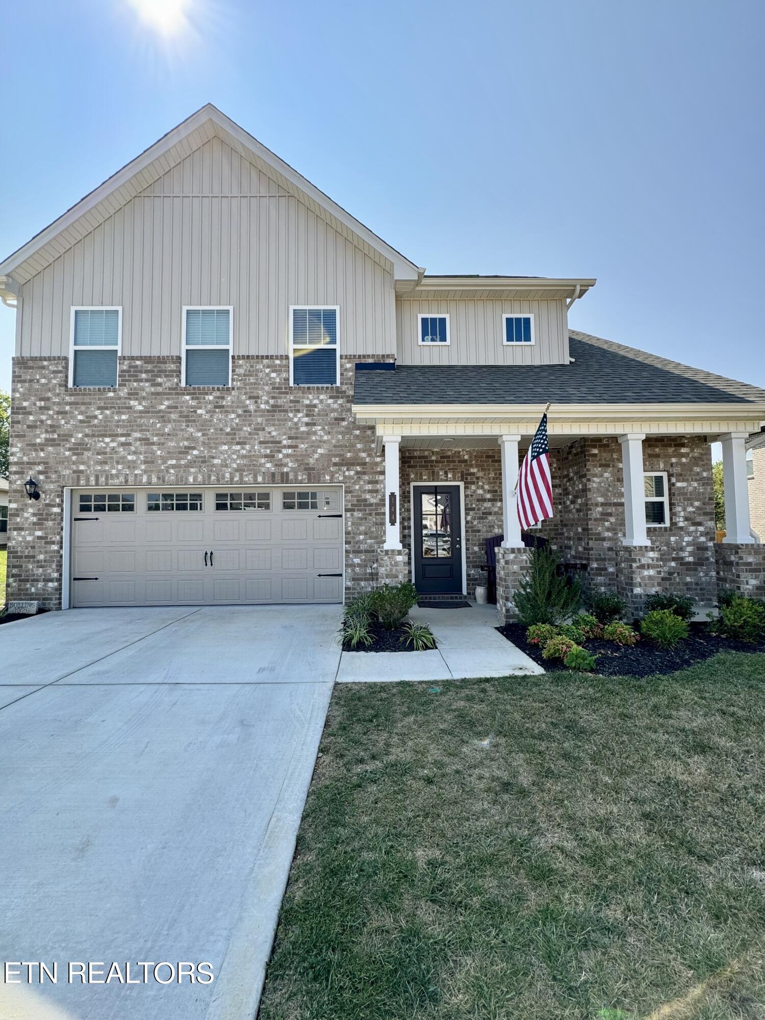 144 East Glenview Dr  