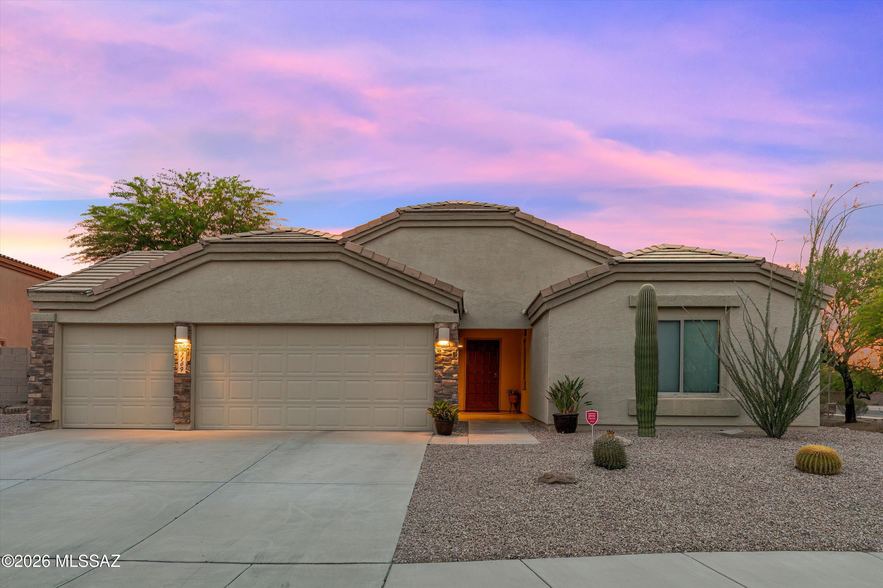 7169 West Oracle Ridge Trail Tucson, AZ 85743 - Photo 3 of 51 01-Front of Home