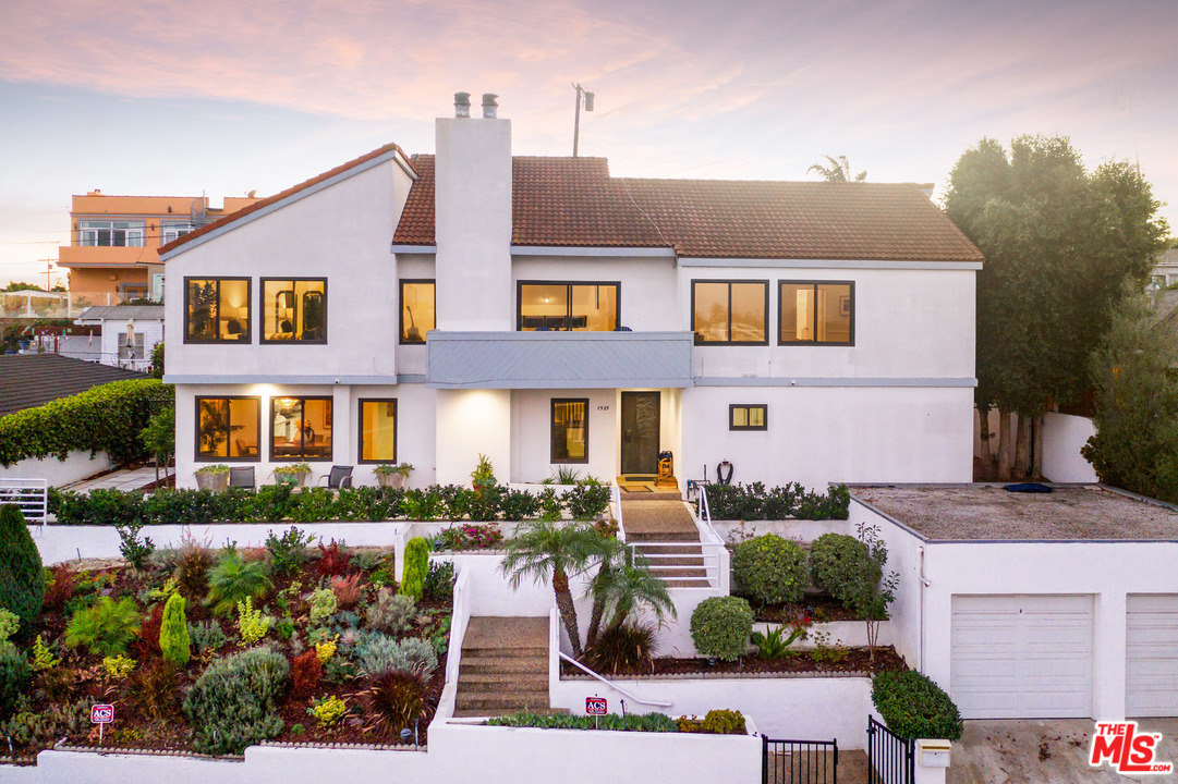 7525 Earldom Avenue Playa del Rey, CA 90293 - Photo 1 of 1 a front view of a house with a yard