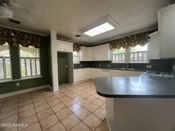 $2,950 | 301 N Mall, Lafayette, LA 70503