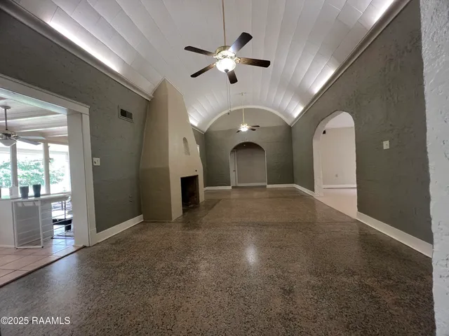 $2,950 | 301 N Mall, Lafayette, LA 70503