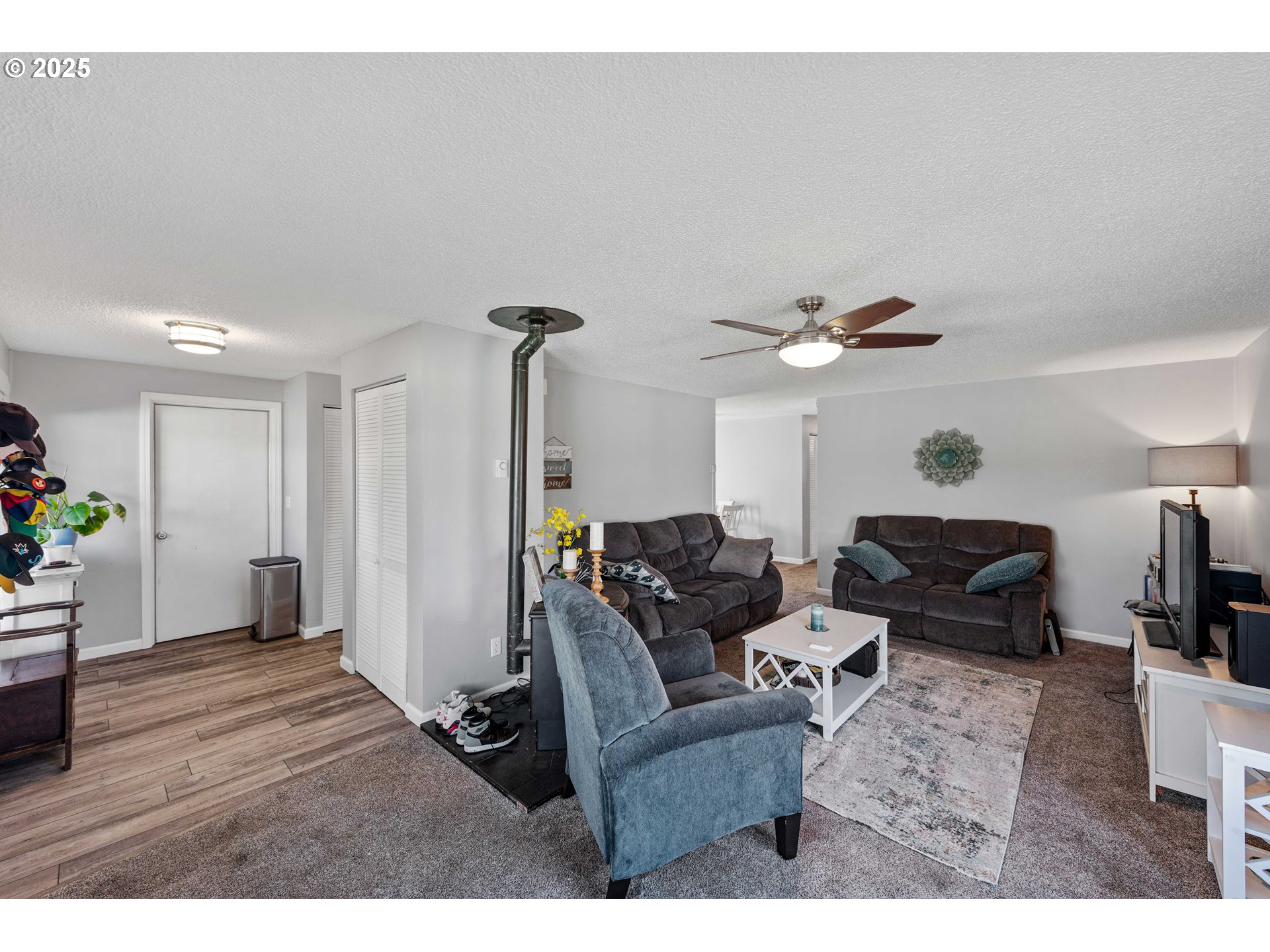124 Holly Court Reedsport, OR 97467 - Photo 4 of 30 a living room with furniture and a chandelier