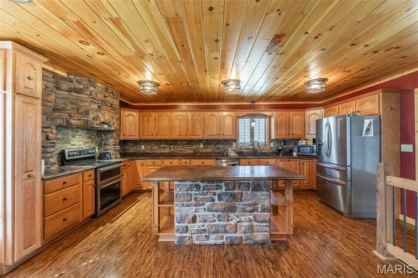 $449,900 | 696 Radcliff Lane, Poplar Bluff, MO 63901