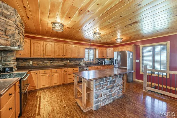 $449,900 | 696 Radcliff Lane, Poplar Bluff, MO 63901