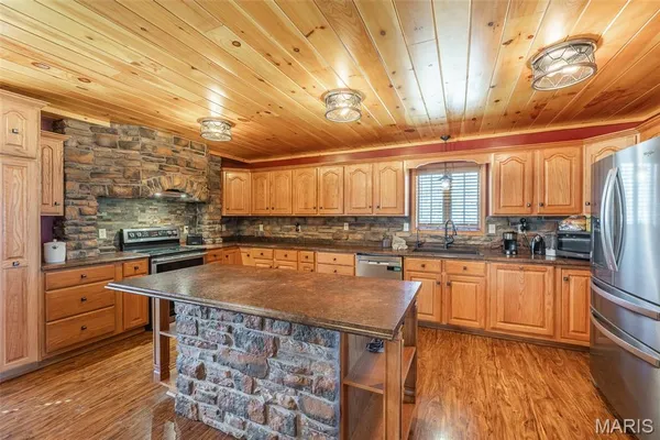 $449,900 | 696 Radcliff Lane, Poplar Bluff, MO 63901