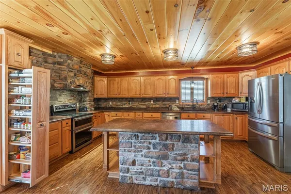 $449,900 | 696 Radcliff Lane, Poplar Bluff, MO 63901