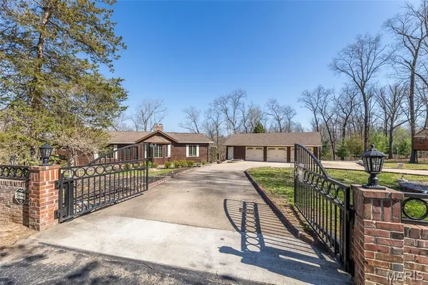 $449,900 | 696 Radcliff Lane, Poplar Bluff, MO 63901