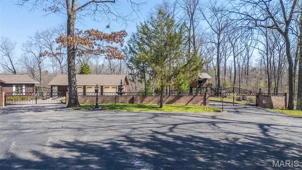 $449,900 | 696 Radcliff Lane, Poplar Bluff, MO 63901