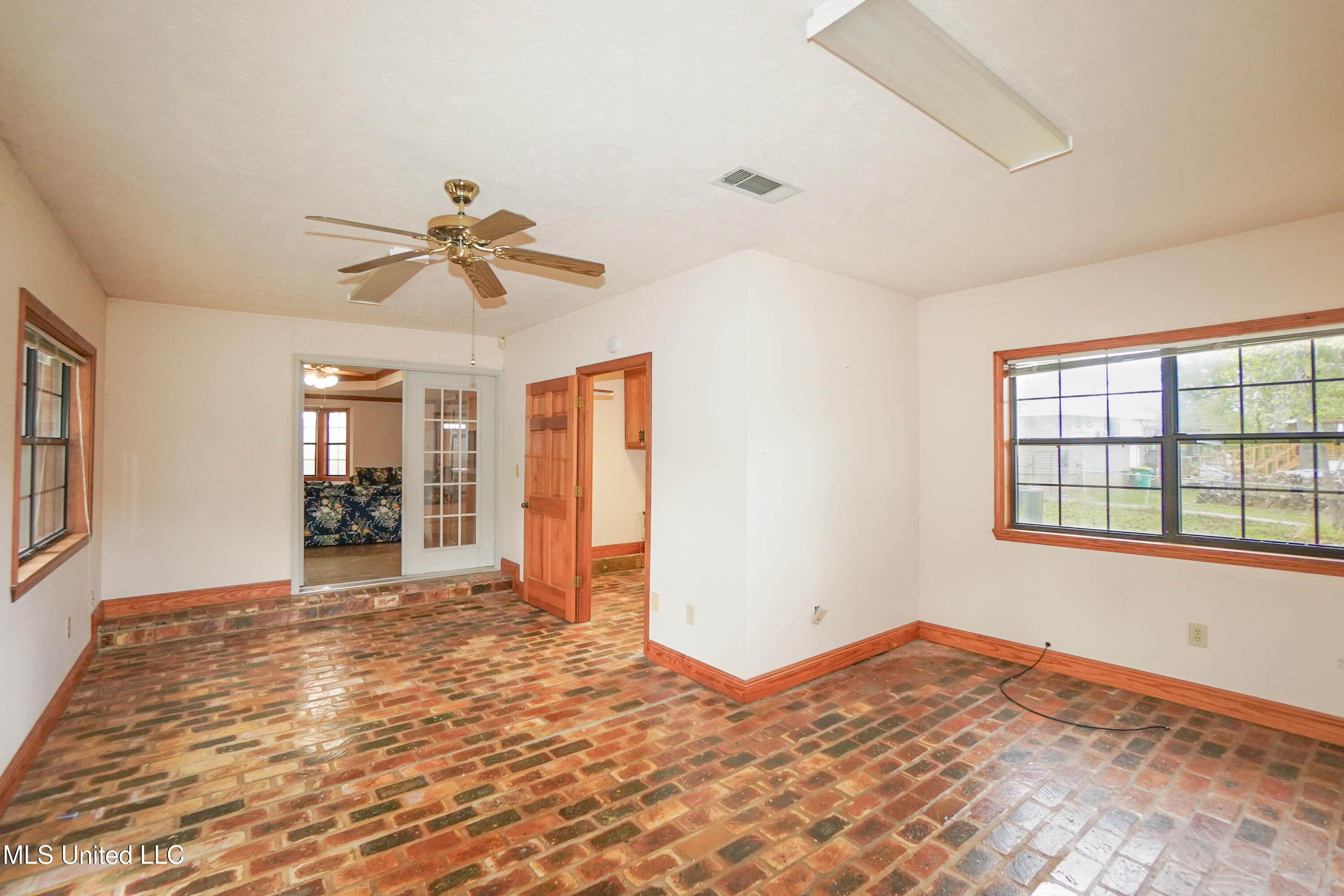 2723 Davis Road Byram, MS 39170 - Photo 6 of 19 DSC01372